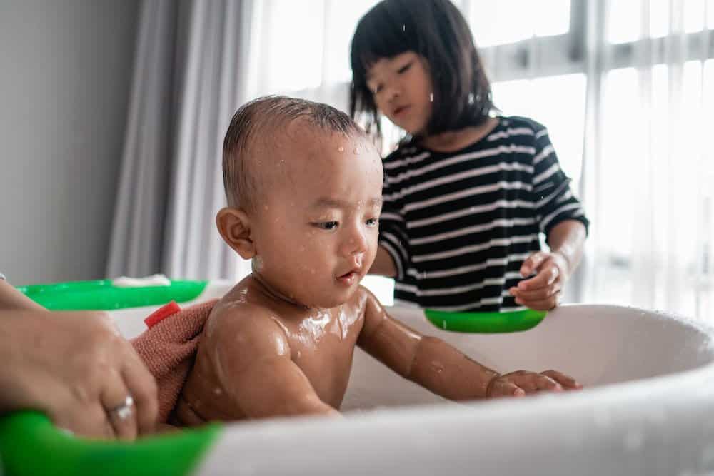Baby Eczema How Often To Bathe / Pediatrician Breaks Down Infant Eczema ...