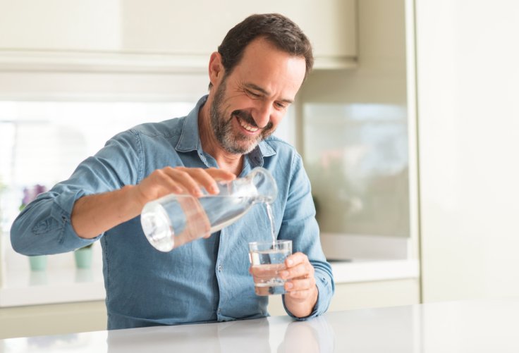 Does drinking water help psoriasis?