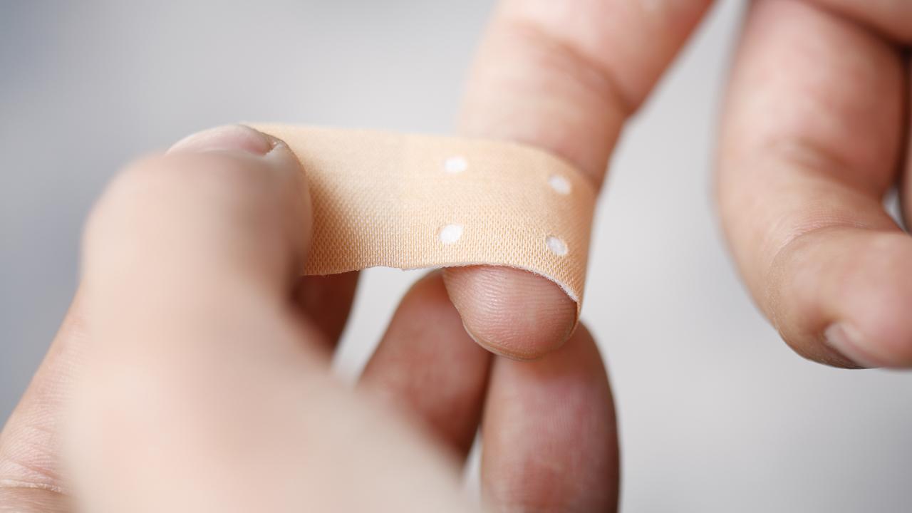 Simple Wound Care: Should I Cover My Cut Or Let It Breathe? A Doctor ...